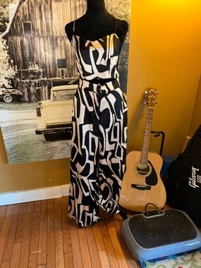 House of Harlow two piece set size small black and cream